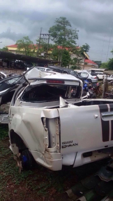 อีซุซุออนนิวส์ ปี13 เครื่อง2500 ไฮเเลนเดอร์  สีขาว  บุคคลลอยเเยกได้ทั้งหมด