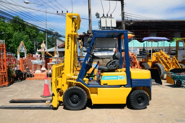 KOMATSU FD25-11
