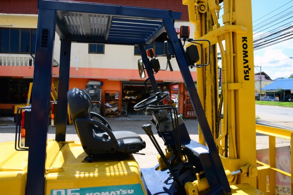 KOMATSU FD25-11 KOMATSU FD25-11