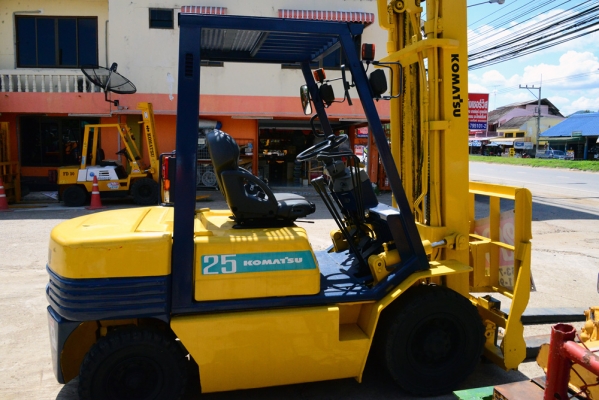 KOMATSU FD25-11 KOMATSU FD25-11