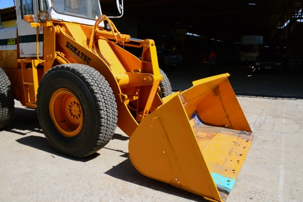 รถตัก KOMATSU 510 รถตัก KOMATSU 510