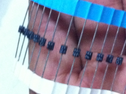 ไดโอดขายยกแพ็คจำนวนมาก การทำงานเปลี่ยนกระแสสลับเป็นกระแสตรง ของใหม่ในแพ็คมีสองกล่อง นำไปใช้งานได้เลยทั่วไป