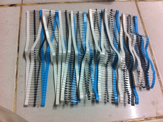 ไดโอดขายยกแพ็คจำนวนมาก การทำงานเปลี่ยนกระแสสลับเป็นกระแสตรง ของใหม่ในแพ็คมีสองกล่อง นำไปใช้งานได้เลยทั่วไป