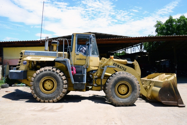 รถตัก KOMATSU WA420-3A