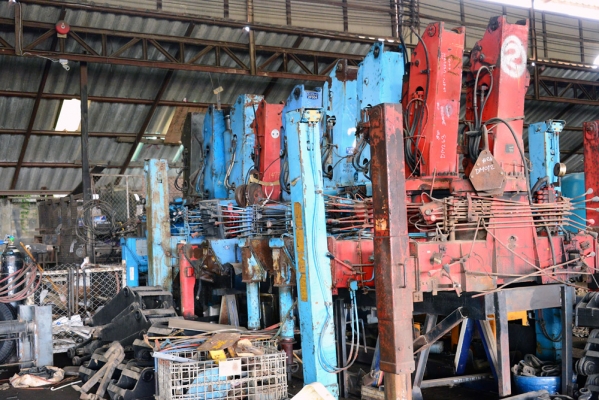 เครน ขายันพื้น แขนบูม กระเช้ารถเครน. สนใจติดต่อสอบถาม 0819603088 ธนภัทร