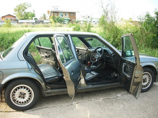 ขาย bmw 316 เดิมๆสีเงา ตัวถังบาง ภายในเดิมๆไม่แตกหักเบาะไม่ขาด