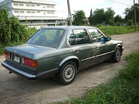 ขาย bmw 316 เดิมๆสีเงา ตัวถังบาง ภายในเดิมๆไม่แตกหักเบาะไม่ขาด