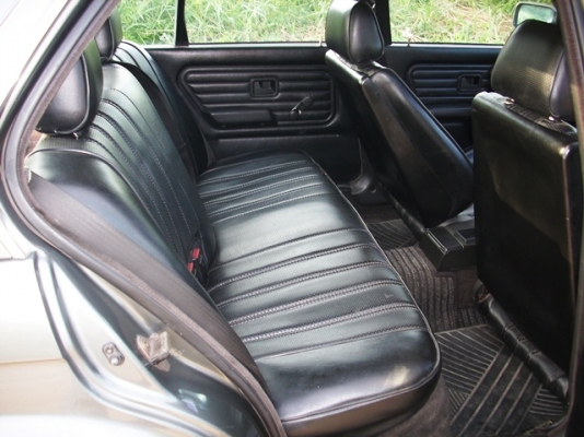 ขาย bmw 316 เดิมๆสีเงา ตัวถังบาง ภายในเดิมๆไม่แตกหักเบาะไม่ขาด