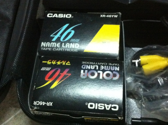 เครื่องพิมพ์แถบสติกเกอร์ CASIO นำไปพิมพ์ข้อมูลต่างๆติดตามตู้ไฟไฟต่างๆหรืออื่นได้หมด ครบชุดพร้อมกระเป๋าเก็บ และ ม้วนสติกเกอร์อีก 3 ม้วน