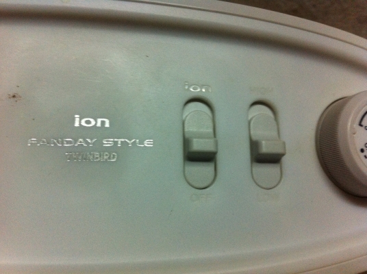 เครื่องฟอกและปรับปรุงคุณภาพอากาศ TWINBIRD มีปุ่มเลือกเปิด ion