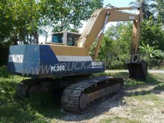 รถแบคโฮ KOMATSU PC 200 พร้อมใช้งาน