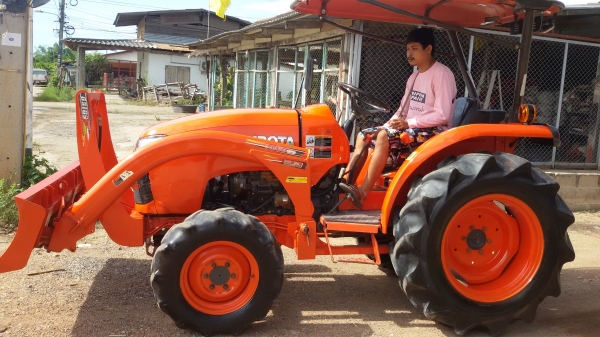 ขายรถคูโบต้าL3608แรงพร้อมไช้งานรถเดิมๆมีไบมีดคานโค้งตราช้างคูโบต้าไมค์1016ช.ม. รถอยู่วังบัว คลองขลุง กำแพงเพชร ราคา285000 บาท สนใจสอบุถามได้ที่081 3655997 อ๋าพร พาเจริญ ราคาต่อรองได้อีกนะครับ ขายรถคูโบต้าL3608แรงพร้อมไช้งานรถเดิมๆมีไบมีดคานโค้งตราช้างคูโบต้าไมค์1016ช.ม. รถอยู่วังบัว คลองขลุง กำแพงเพชร ราคา285000 บาท สนใจสอบุถามได้ที่081 3655997 อ๋าพร พาเจริญ ราคาต่อรองได้อีกนะครับ