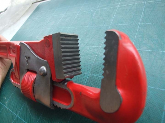 ประแจจับแป๊ป MITSUBISHI HEAVY INDUSTRIAL (Japan) ขนาด 600mm.(24") จับแป๊ปได้ถึงขนาด  2 1/2" เป็นของใหม่ครับ