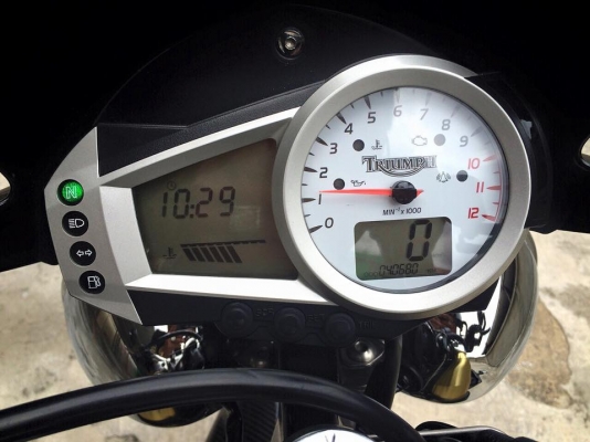 Triumph Speed Triple 1050 ปี 2009 รถสวยสีเดิมทั้งคัน ไม่ล้มไม่ชน วิ่งมา 40,xxx โล