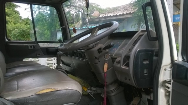 ขายรถ 6 ล้อ FD3H ตู้แห้ง 10 บาน ยาว 6 เมตร คัสซีสวยตลอดเส้น เครื่อง HO7C turbo 210 แรงม้า เบรคทิฟฟี่ พาวเวอร์ ทะเบียนพร้อมโอนครับ