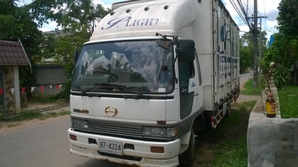 ขายรถ 6 ล้อ FD3H ตู้แห้ง 10 บาน ยาว 6 เมตร คัสซีสวยตลอดเส้น เครื่อง HO7C turbo 210 แรงม้า เบรคทิฟฟี่ พาวเวอร์ ทะเบียนพร้อมโอนครับ
