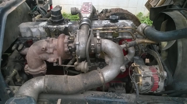 ขายรถ 6 ล้อ FD3H ตู้แห้ง 10 บาน ยาว 6 เมตร คัสซีสวยตลอดเส้น เครื่อง HO7C turbo 210 แรงม้า เบรคทิฟฟี่ พาวเวอร์ ทะเบียนพร้อมโอนครับ