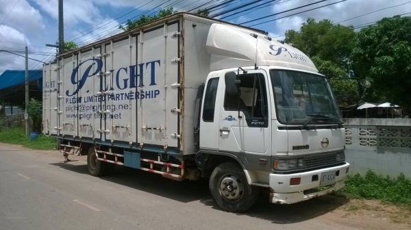 ขายรถ 6 ล้อ FD3H ตู้แห้ง 10 บาน ยาว 6 เมตร คัสซีสวยตลอดเส้น เครื่อง HO7C turbo 210 แรงม้า เบรคทิฟฟี่ พาวเวอร์ ทะเบียนพร้อมโอนครับ