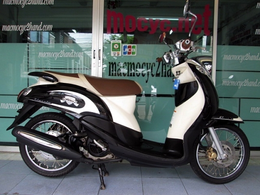 Fino คลาสสิค รุ่นขายดี สีขาวดำ รถเดือน มีนาคม ปี 2556 ไมล์ 15***โล สภาพดีมาก แถม 3 รายการ 23900