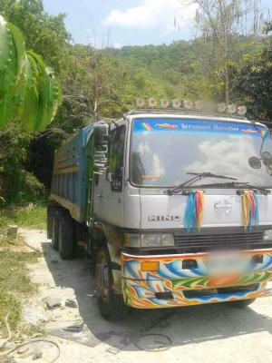 ขาย HINO 3M 240 แรง สภาพสวยพร้อมใช้ ราคาต่อรองได้ ติดต่อได้ที่คุณ อ๊อฟ พิจิตร 086-737-9991