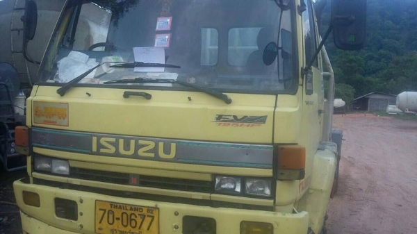 (เหลือ2คัน)....10 ล้อหัวลาก 2 เพลา 175 แรง FVZ12MYK ..รถห้างแท้ ช่วงดั้มไม่เลื่อนช่วง. รถสวยดี สภาพดี พร้อมใช้ มีทั้งหมด 3 คัน