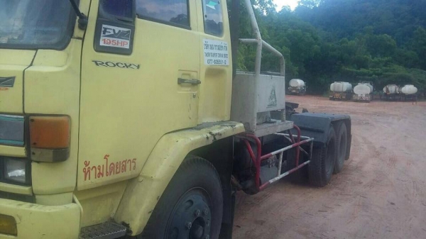 (เหลือ2คัน)....10 ล้อหัวลาก 2 เพลา 175 แรง FVZ12MYK ..รถห้างแท้ ช่วงดั้มไม่เลื่อนช่วง. รถสวยดี สภาพดี พร้อมใช้ มีทั้งหมด 3 คัน