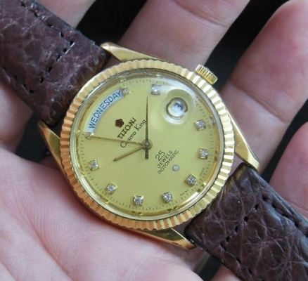 (ขายไปแล้วครับ) นาฬิกา TITONI Cosmo King Automatic Day-Date สวยหรู