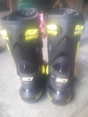 รองเท้าเรซซิ่ง รองเท้าเรซซิ่ง