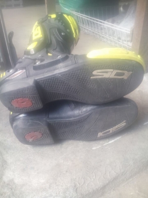 รองเท้าเรซซิ่ง รองเท้าเรซซิ่ง