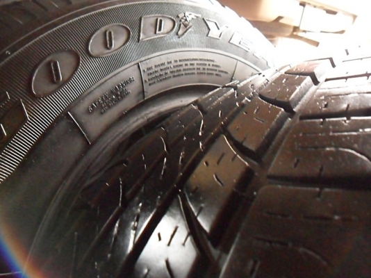 ยางกระบะขอบ15 กู๊ดเยียร์205-70-R15ลงพื้นปี13(4เส้น2,900บ) ยางกระบะขอบ15 กู๊ดเยียร์205-70-R15ลงพื้นปี13(4เส้น2,900บ)