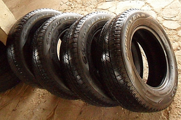 ยางกระบะขอบ15 กู๊ดเยียร์205-70-R15ลงพื้นปี13(4เส้น2,900บ) ยางกระบะขอบ15 กู๊ดเยียร์205-70-R15ลงพื้นปี13(4เส้น2,900บ)