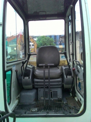 ขายด่วน KOMATSU PC30-7E  เก่าญี่ปุ่น   มีเก๋งพร้อม  ชั่วโมงน้อย    สภาพสวยมากๆๆ   โทร   098-7214459 ดวงนภา