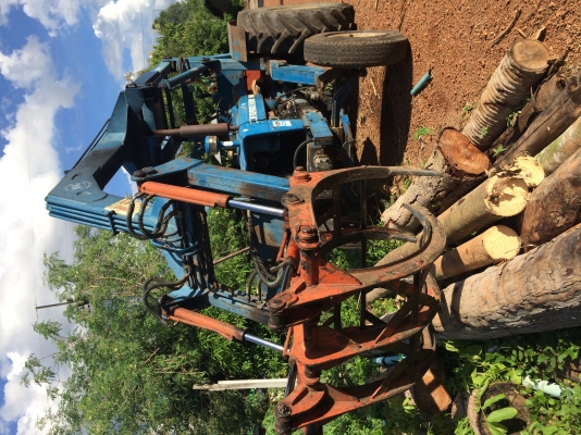 ขายรถไถ FORD เปนรถคีบ สภาพดีมากๆๆ