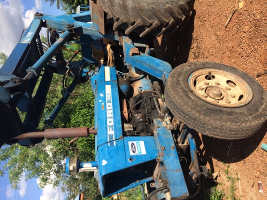 ขายรถไถ FORD เปนรถคีบ สภาพดีมากๆๆ