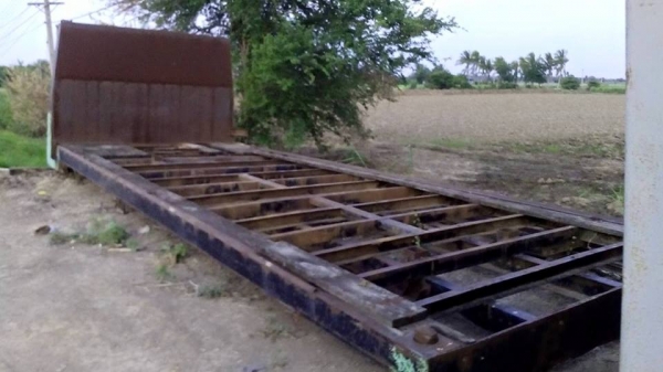 กระบะสิบล้อ ไม่มีแผงข้าง ยาว 6 เมตร 8 สภาพสวย