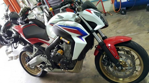 CB 650 F ปี 14 สีไตร วิ่ง 8,xxx ของแต่พอมีครับ สดมากเครื่องสมบูรณ์สุด