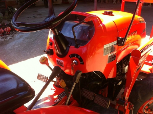 ขายรถไถ Kubota L3608(4WD) พร้อมใบมีดคานบนและผานพรวนช้าง สีเดิม รถพร้อมใช้งาน