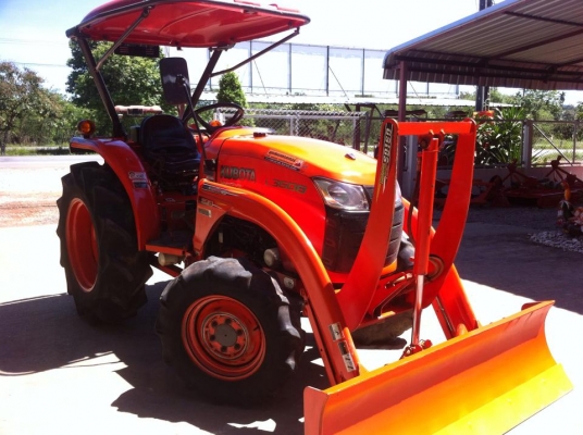 ขายรถไถ Kubota L3608(4WD) พร้อมใบมีดคานบนและผานพรวนช้าง สีเดิม รถพร้อมใช้งาน