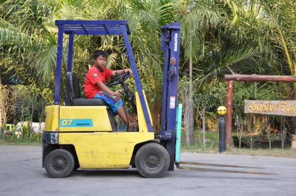 ขายFORKLIFT KOMATSU (0.7ตัน)(เสาสูง3เมตร)สวยเดิมจากญี่ปุ่น ยังไม่เคยใช้ในไทย ขนย้ายง่าย 89,000เท่านั้น!!