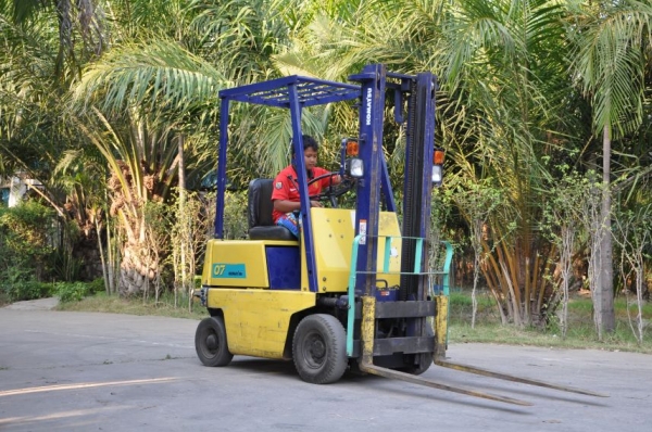 ขายFORKLIFT KOMATSU (0.7ตัน)(เสาสูง3เมตร)สวยเดิมจากญี่ปุ่น ยังไม่เคยใช้ในไทย ขนย้ายง่าย 89,000เท่านั้น!!