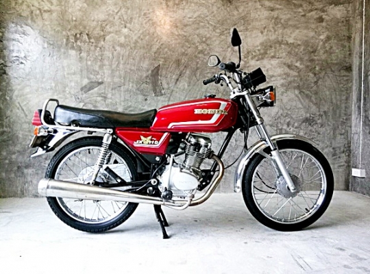 JX110 สีแดง สภาพสวยทำใหม่แบบเดิมๆสวยปิ๊ง +เครื่องดีแปลง CDI นิ่มมาก+ท่อเดิมเพราะ+ระบบไฟใช้ได้หมด +ภาษีเต็ม+พรบ.ครบ+ท ะเบียนเล่มใหม่โอนได้เลย ราคา 23,000 บาท