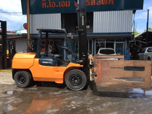 TOYOTA 7FDA50 ขนาด 5000 kg เสายกสูง 5500 mm เครื่องยนต์ 14z Diesel engine เกียร์ ออโต้ อุปกรณ์ หนีบทรงเหลี่ยม TOYOTA 7FDA50 ขนาด 5000 kg เสายกสูง 5500 mm เครื่องยนต์ 14z Diesel engine เกียร์ ออโต้ อุปกรณ์ หนีบทรงเหลี่ยม