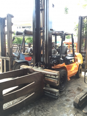 TOYOTA 7FDA50 ขนาด 5000 kg เสายกสูง 5500 mm เครื่องยนต์ 14z Diesel engine เกียร์ ออโต้ อุปกรณ์ หนีบทรงเหลี่ยม TOYOTA 7FDA50 ขนาด 5000 kg เสายกสูง 5500 mm เครื่องยนต์ 14z Diesel engine เกียร์ ออโต้ อุปกรณ์ หนีบทรงเหลี่ยม