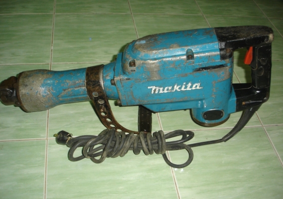 ขายเครื่องสกัดคอนกรีต(สกัดไฟฟ้า) 1510 วัตต์ Makita รุ่น HM1306