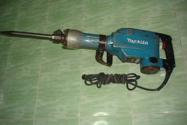 ขายเครื่องสกัดคอนกรีต(สกัดไฟฟ้า) 1510 วัตต์ Makita รุ่น HM1306