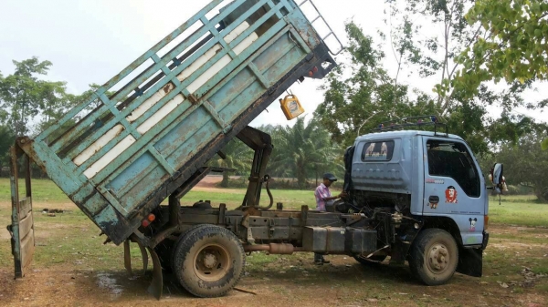 หดล้อ อีซูชุ NPR120 ดั้ม5คิวสามมิตร3.80ม.ปี40 แอร์เย็น power สภาพดีบางเดิม รถใช้งานตลอด  เอกสาร ทะเบียน ม.79 แล้ว "ราคา525,000บ"ต่อรองได้เลย ครับ