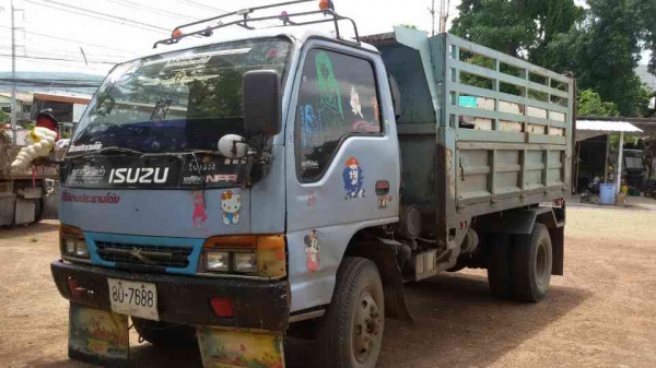 หดล้อ อีซูชุ NPR120 ดั้ม5คิวสามมิตร3.80ม.ปี40 แอร์เย็น power สภาพดีบางเดิม รถใช้งานตลอด  เอกสาร ทะเบียน ม.79 แล้ว "ราคา525,000บ"ต่อรองได้เลย ครับ