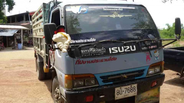 หดล้อ อีซูชุ NPR120 ดั้ม5คิวสามมิตร3.80ม.ปี40 แอร์เย็น power สภาพดีบางเดิม รถใช้งานตลอด  เอกสาร ทะเบียน ม.79 แล้ว "ราคา525,000บ"ต่อรองได้เลย ครับ