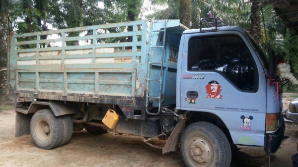 หดล้อ อีซูชุ NPR120 ดั้ม5คิวสามมิตร3.80ม.ปี40 แอร์เย็น power สภาพดีบางเดิม รถใช้งานตลอด  เอกสาร ทะเบียน ม.79 แล้ว "ราคา525,000บ"ต่อรองได้เลย ครับ