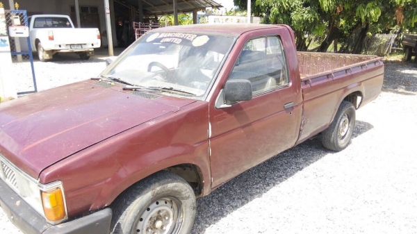 ขายกระบะตอนเดียว NISSAN เครื่องฝาขาว คัสซีสวยตลอดเส้น ทะเบียนพร้อมโอน